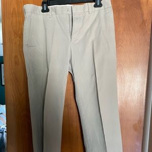 Men’s dress khakis from Express. 94% cotton, 4% polyester, 2% spandex, 33x30